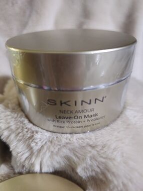 SKINN Neck Amour Leave-On Mask